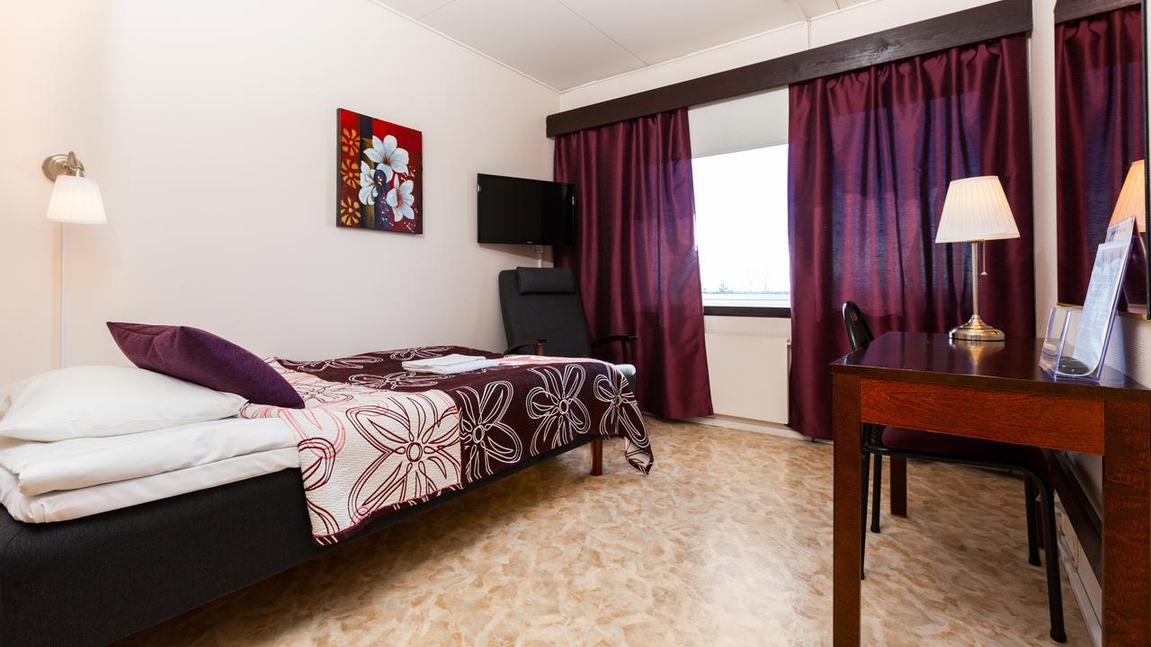Hotel Julie Йоенсуу Екстер'єр фото